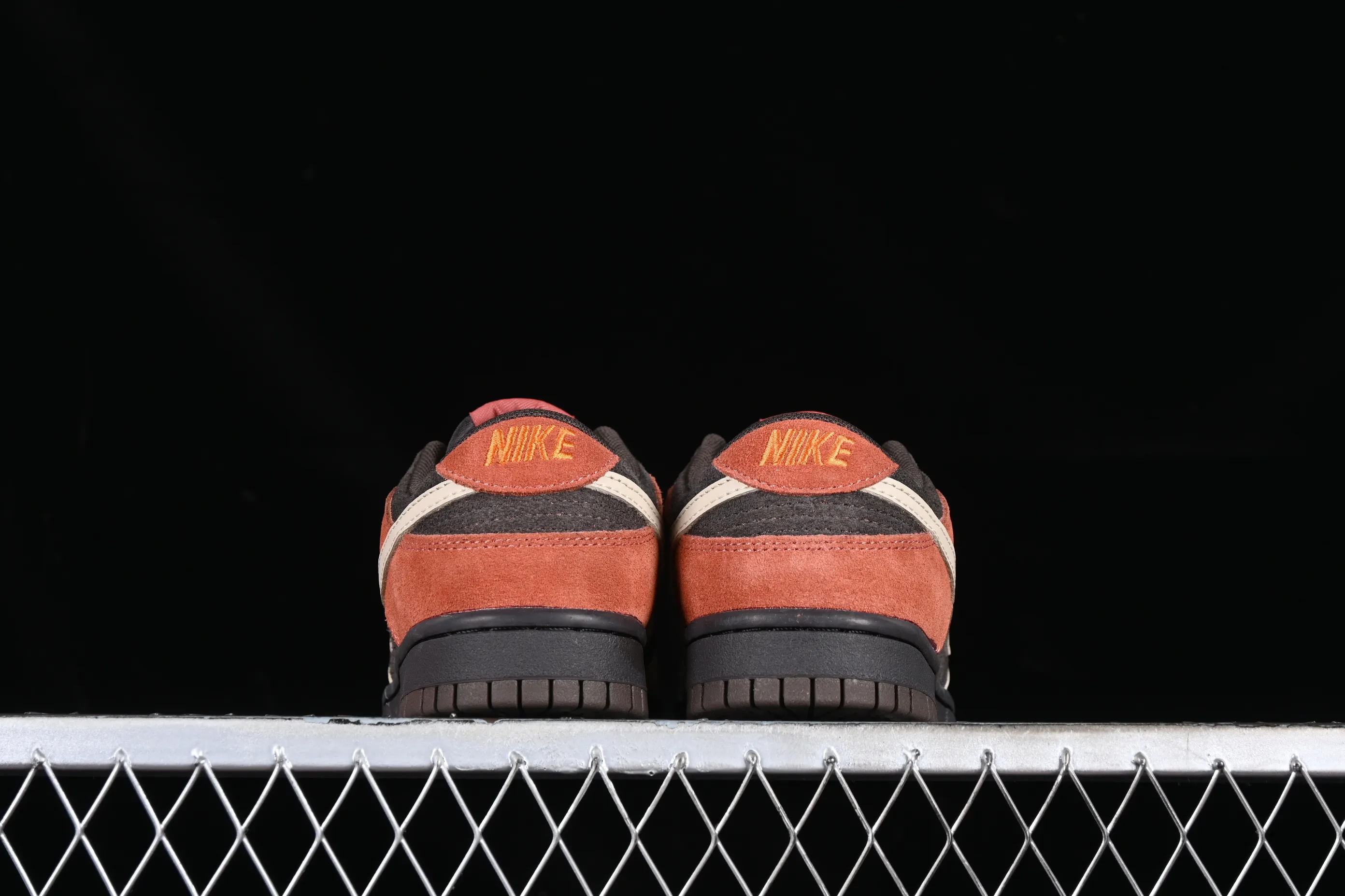 All Categories Nk SB Dunk Series Nk SB Dunk Low Low-top sneakers Cost-effective version Nk Dunk Low "Red Panda" Red Panda SB low-top sports and leisure sneakers FV0395-200